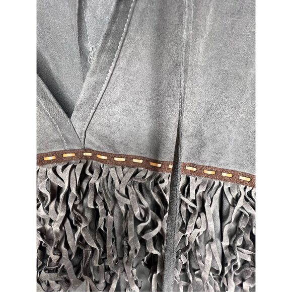 Umgee Faux Suede Western Boho Short Sleeve Top With Fringe Detail - Picture 3 of 6